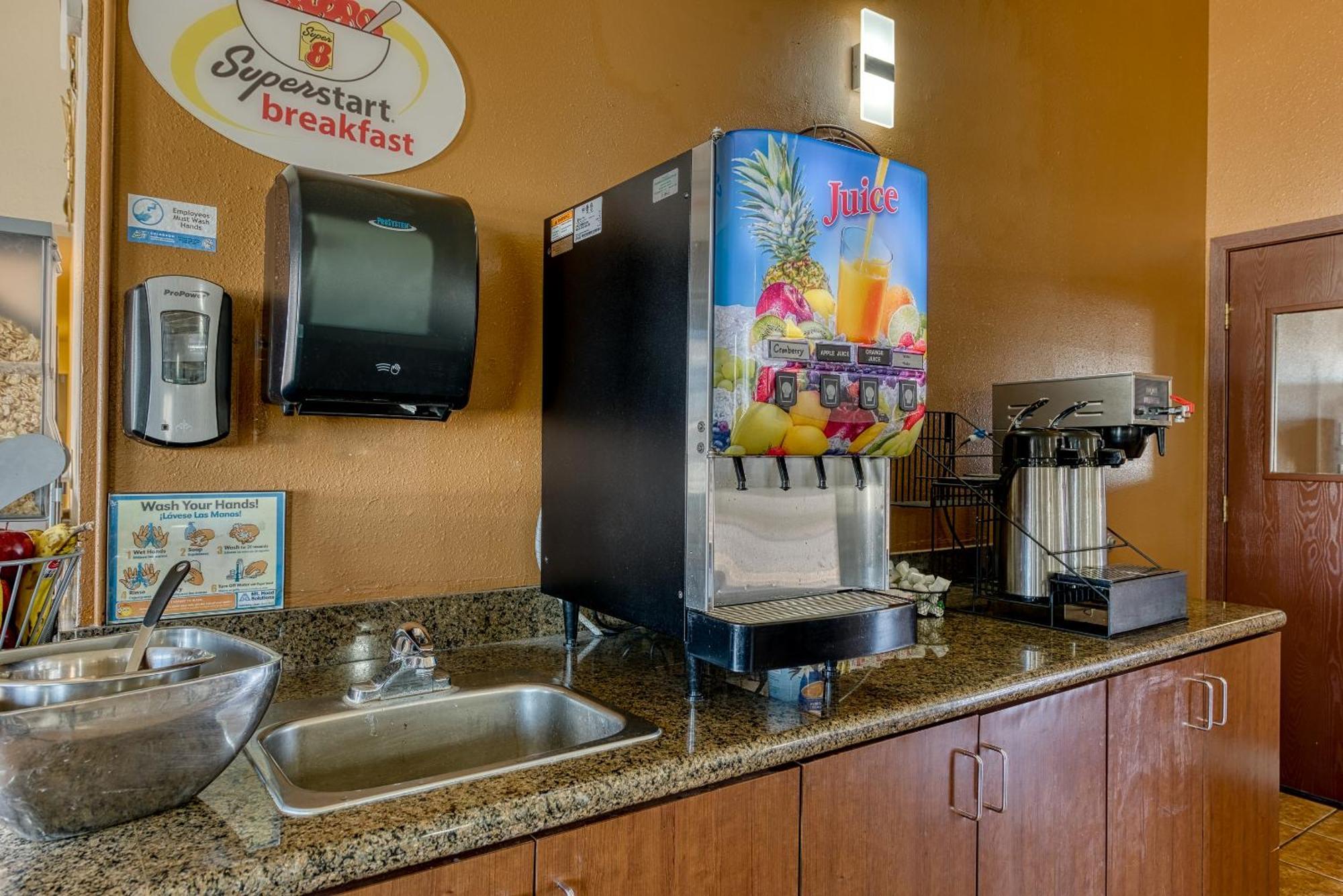 Super 8 By Wyndham Alamosa Motel Exterior photo