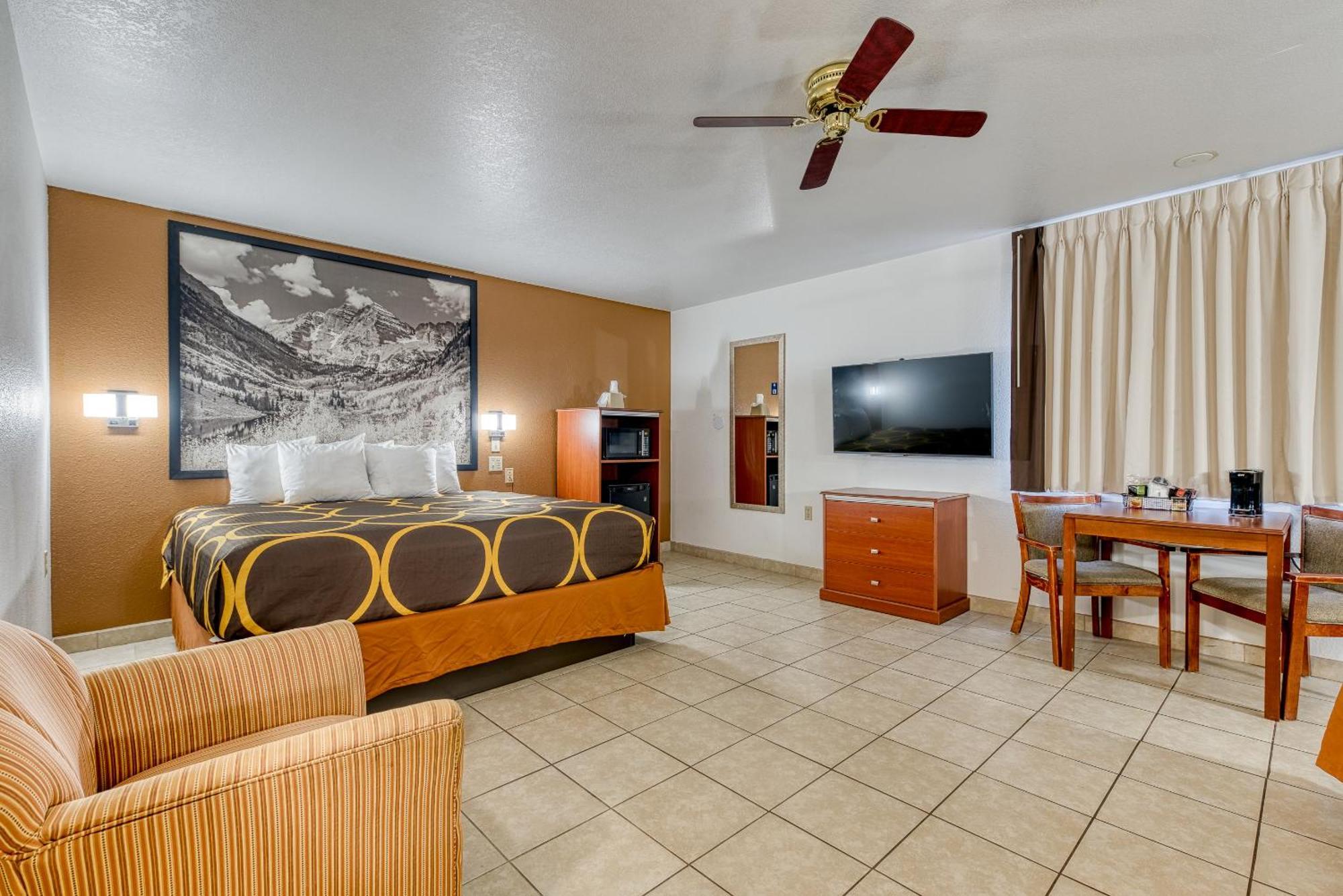 Super 8 By Wyndham Alamosa Motel Room photo
