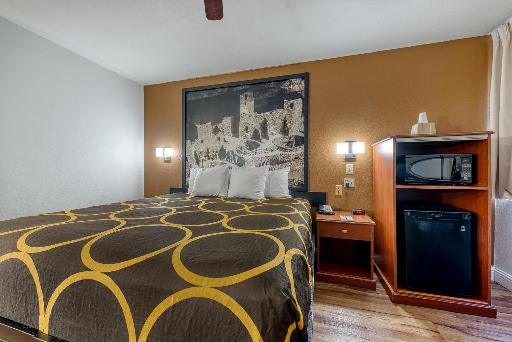 Super 8 By Wyndham Alamosa Motel Room photo