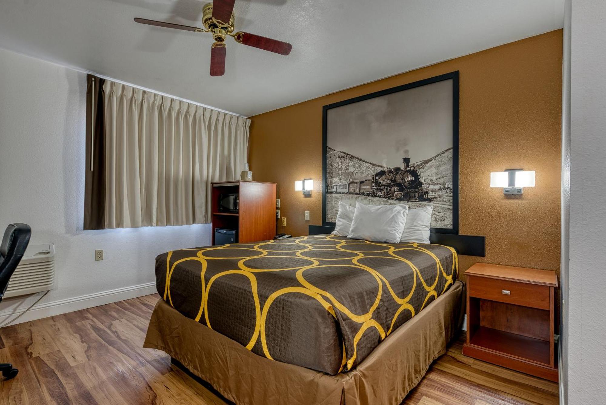 Super 8 By Wyndham Alamosa Motel Room photo
