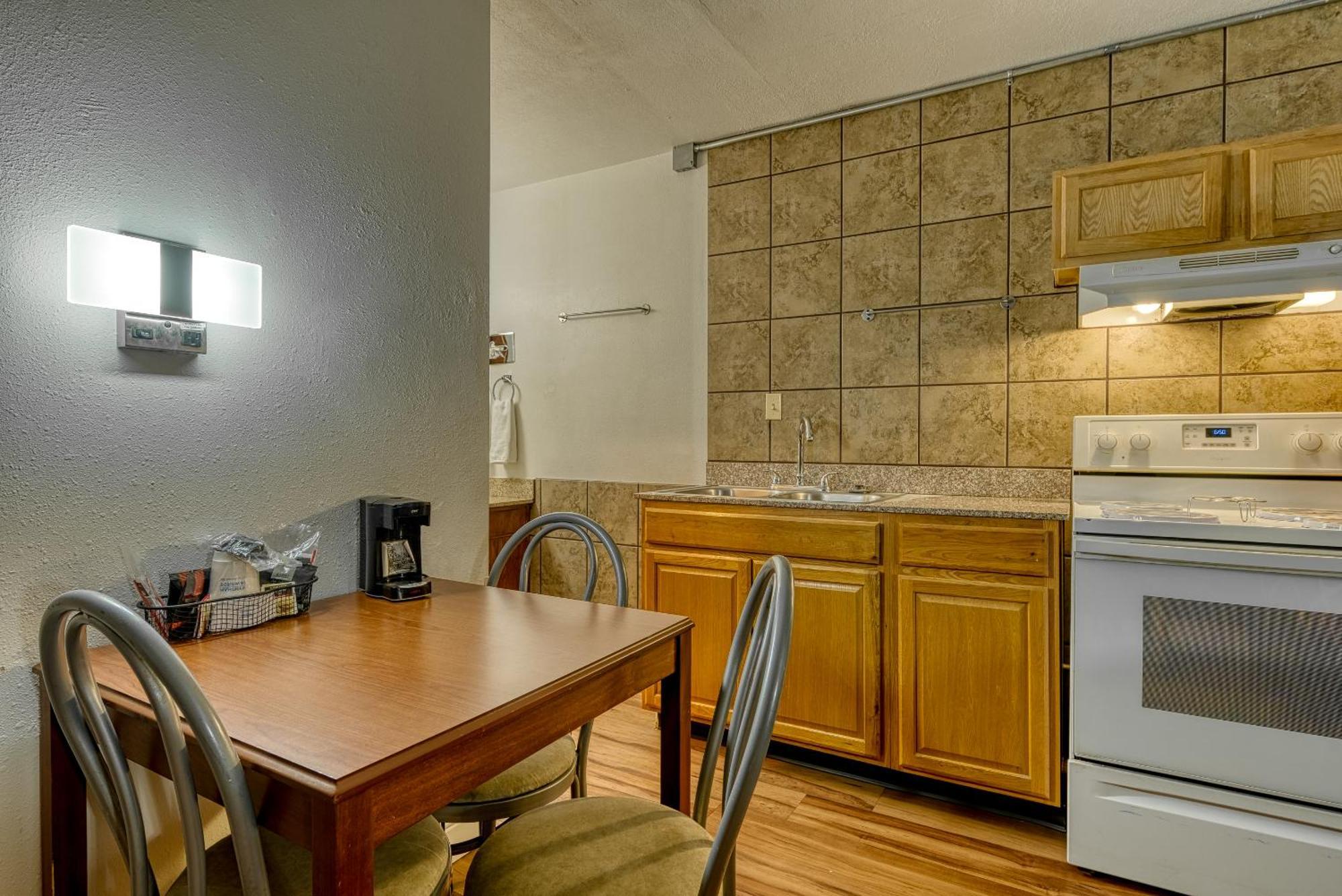 Super 8 By Wyndham Alamosa Motel Room photo
